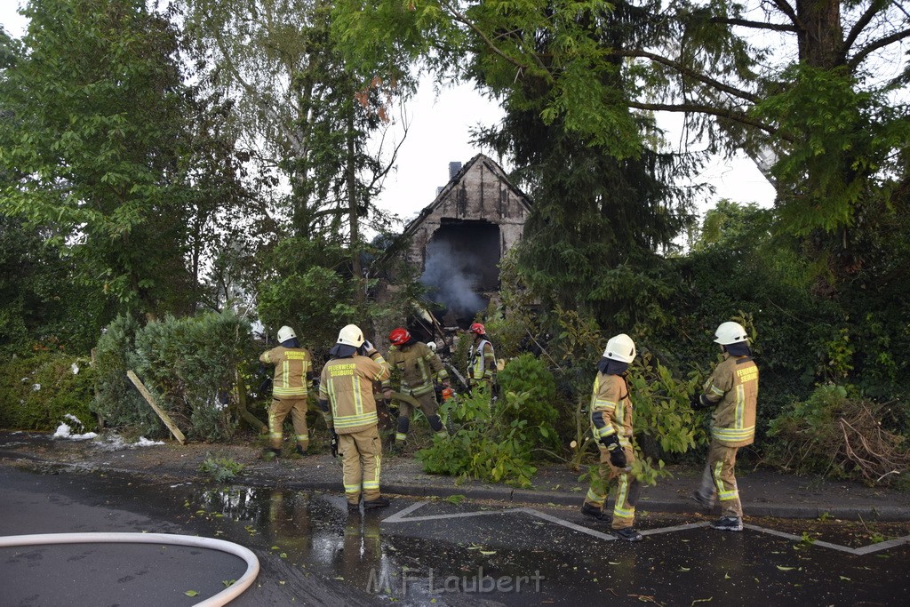 Grossfeuer Einfamilienhaus Siegburg Muehlengrabenstr P0834.JPG - Miklos Laubert